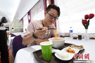 坐火車品蘭州牛肉面 開啟舌尖上的絲路之旅餐飲服務(wù)