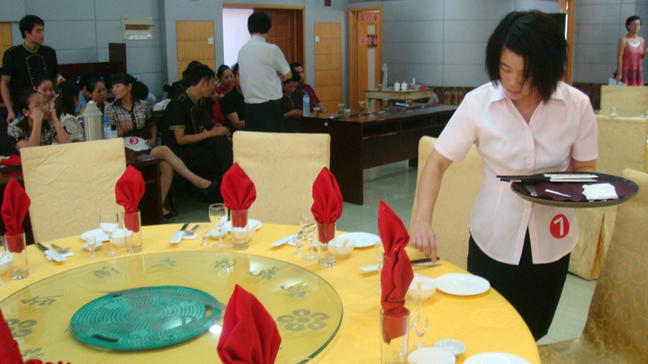 展巾幗風(fēng)采，鑄服務(wù)匠心——肥西巾幗餐飲服務(wù)技能大賽預(yù)賽紀(jì)實